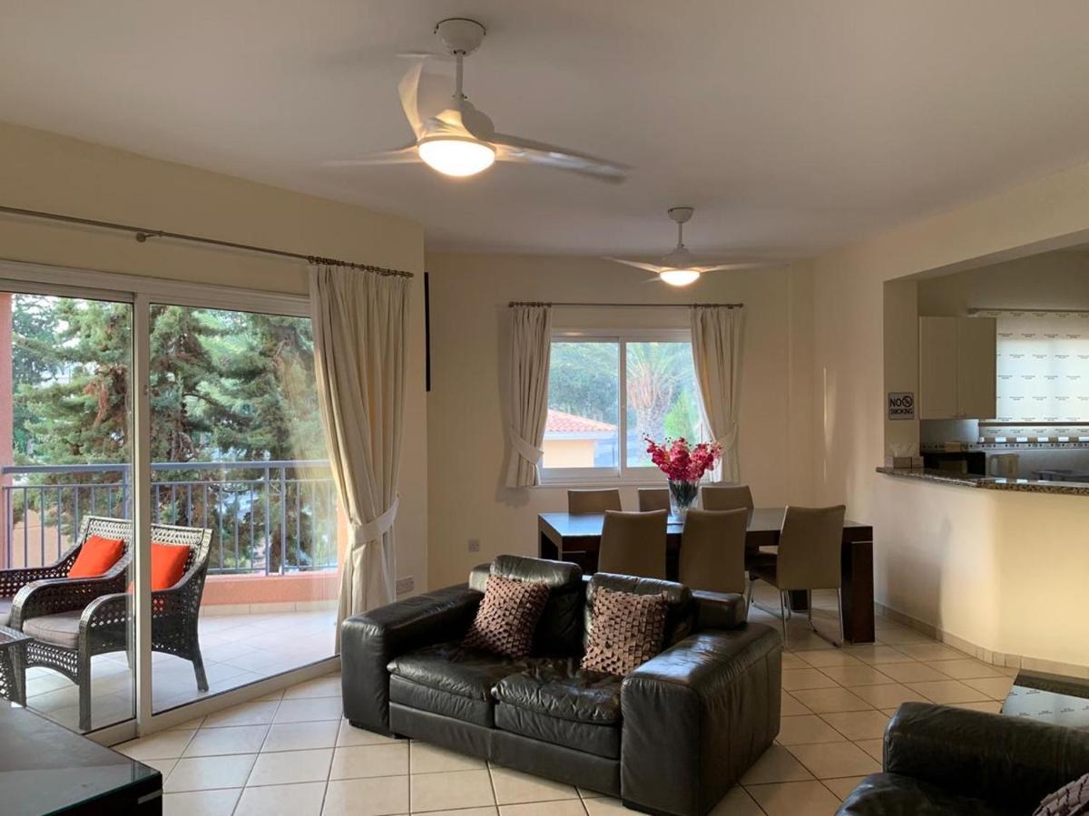 Paphos Limnaria Gardens: Sunny 2 Bed Apartment מראה חיצוני תמונה