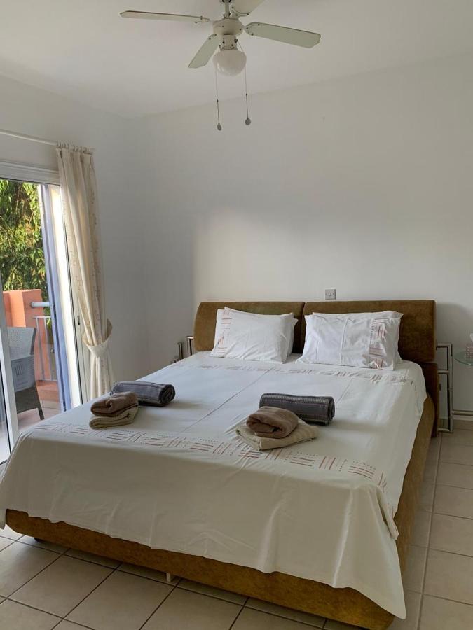Paphos Limnaria Gardens: Sunny 2 Bed Apartment מראה חיצוני תמונה