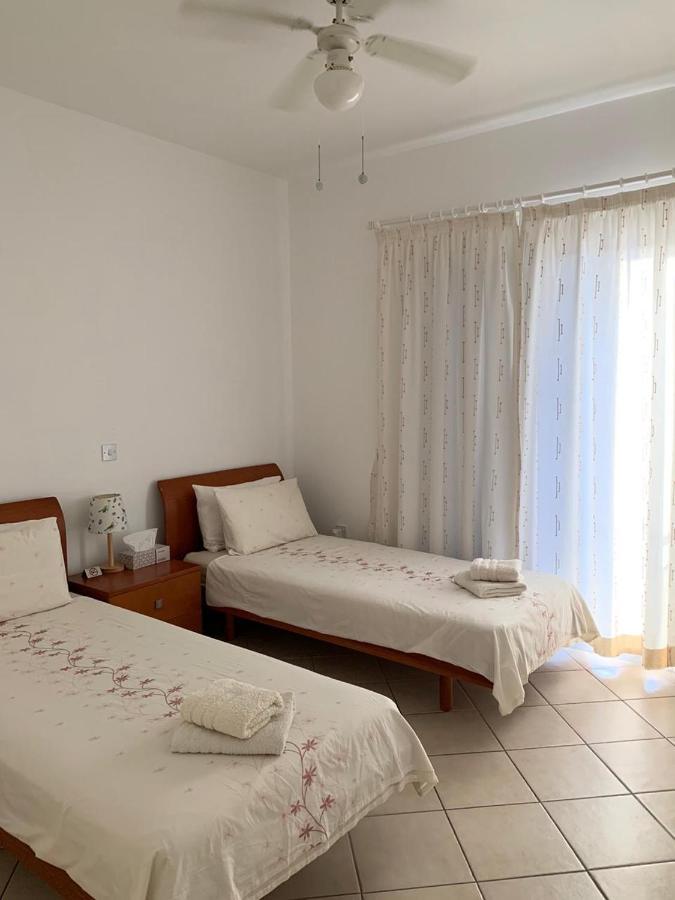 Paphos Limnaria Gardens: Sunny 2 Bed Apartment מראה חיצוני תמונה